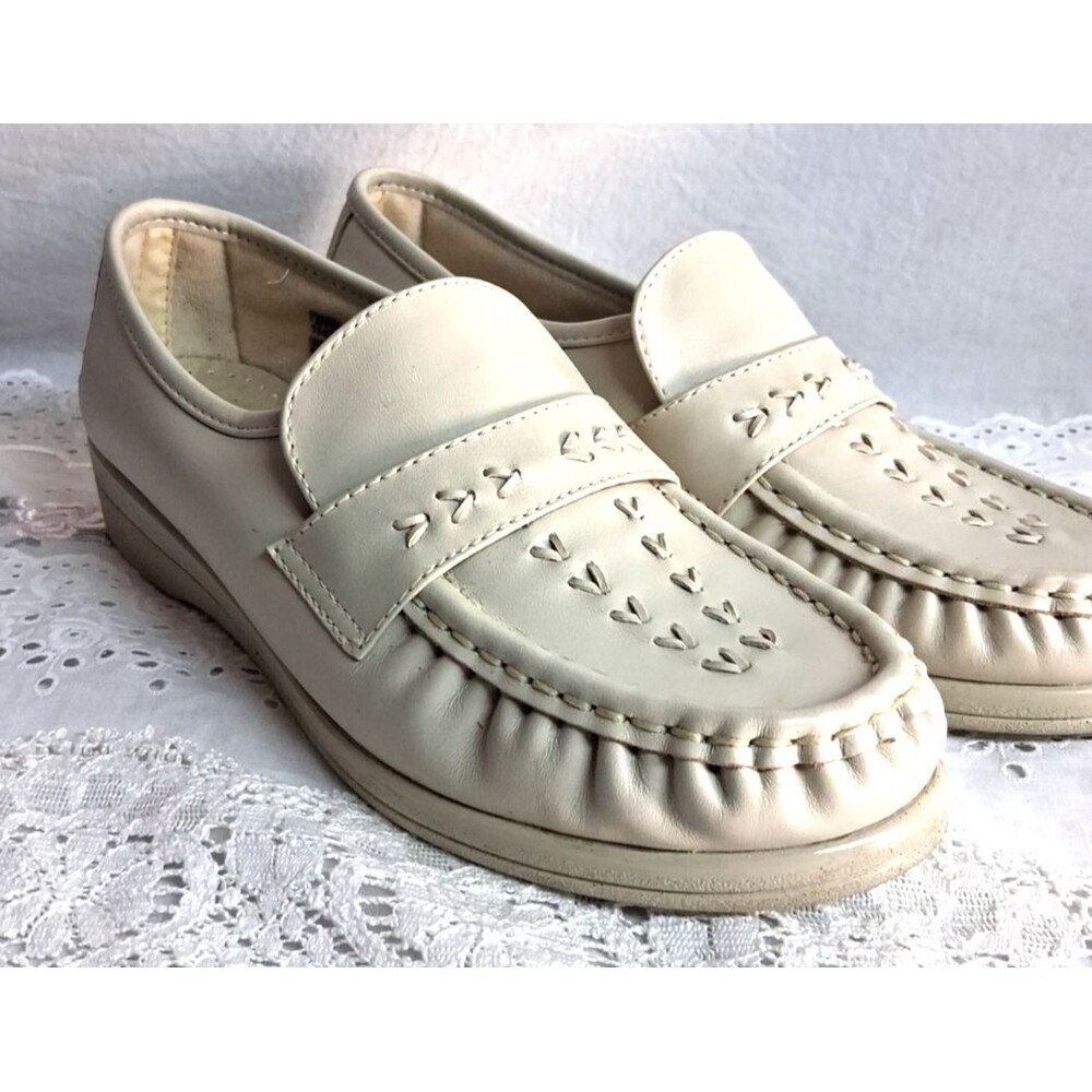 Vintage Softspot Venus Loafer 7.5WW Beige Cushion Comfort Workwear Shoes